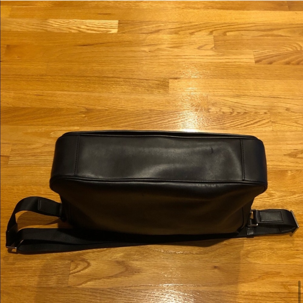 New Michael Kors Leather Messenger Bag - Picture 8 of 8